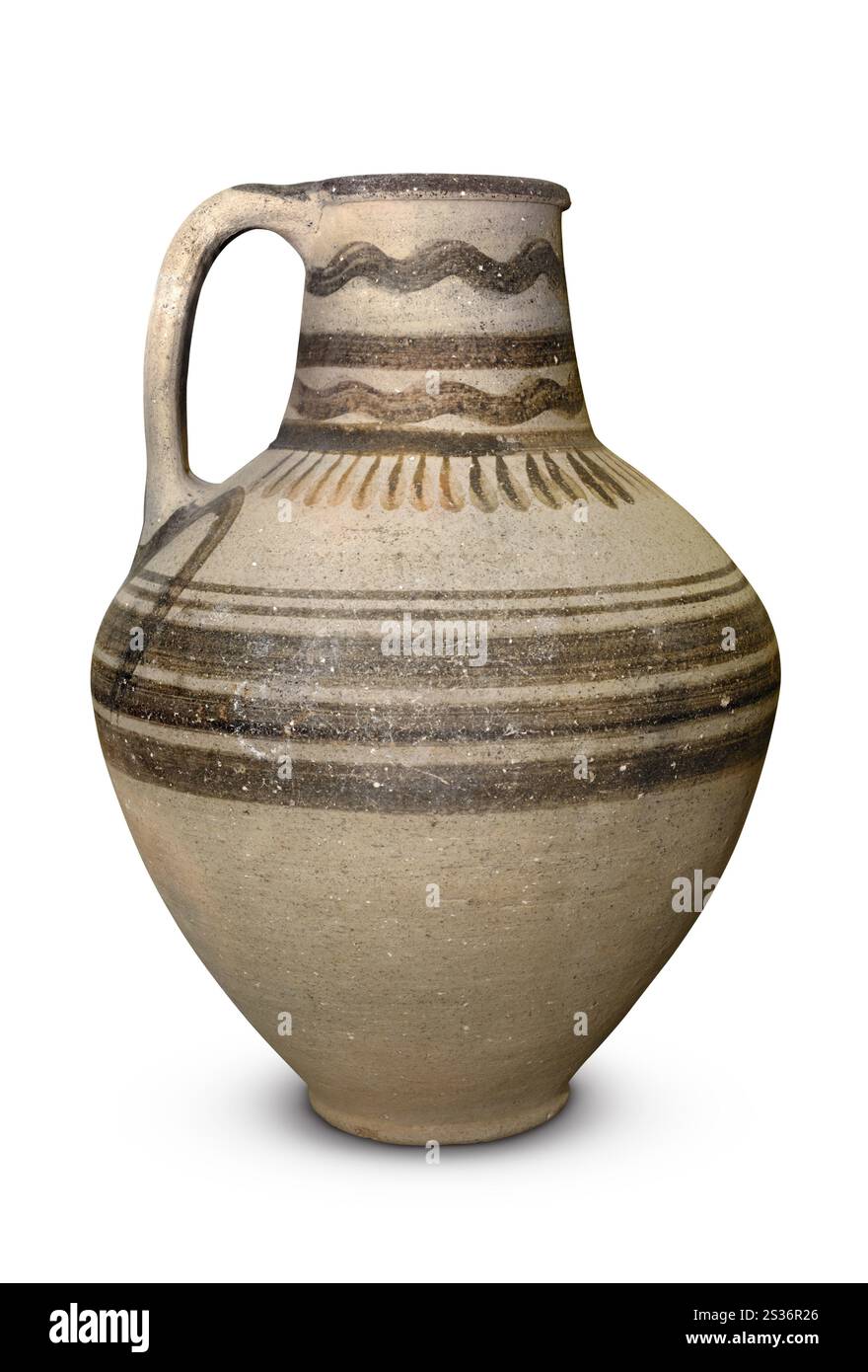 Stockfoto einer Kanne weiß bemalte Ware Cypro-klassische Weinkanne 475-325 v. Chr. Zypern Weinmuseum isolierte Silhouette mit einem Schneideweg über weißem bac Stockfoto