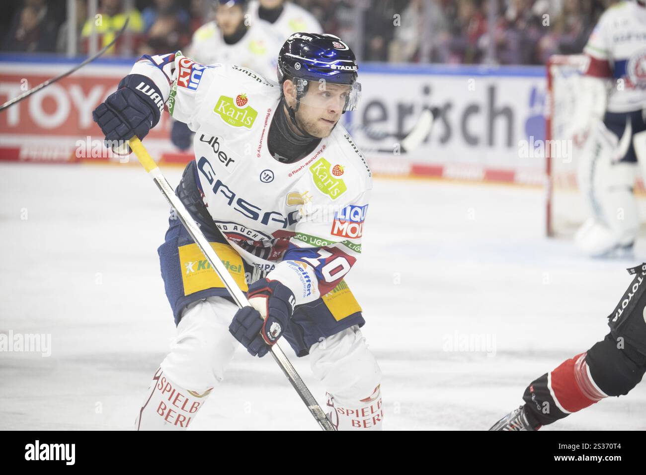 Köln, LanxessArena, Nordrhein-Westfalen, Lean Bergmann (Eisbaeren Berlin, #10), PENNY DEL, Koelner Haie- Eisbaeren Berlin am 07/01/2025 im L Stockfoto