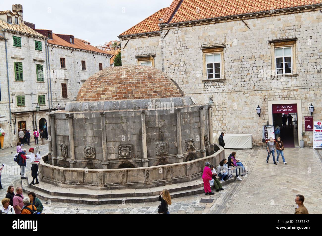 Die Stadt Dubrovnik in Kroatien. Unesco-Weltkulturerbe. Onofrio Brunnen Österreich Stockfoto