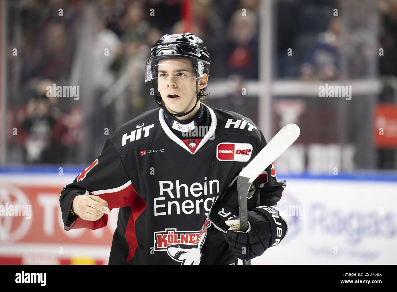 Köln, LanxessArena, Nordrhein-Westfalen, Elias Lindner (Cologne Sharks, #34), PENNY DEL, Cologne Sharks- Eisbaeren Berlin am 07/01/2025 im L Stockfoto