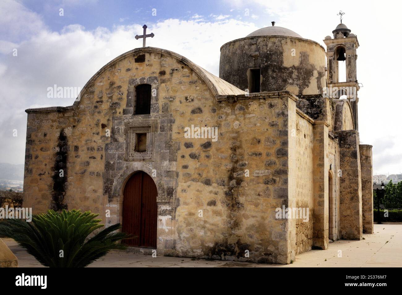 Stock-Foto von einer antiken orthodoxen Kirche Timios Stavros im Dorf Parekklisia in der Nähe von Limassol in Zypern Horizontal Stockfoto