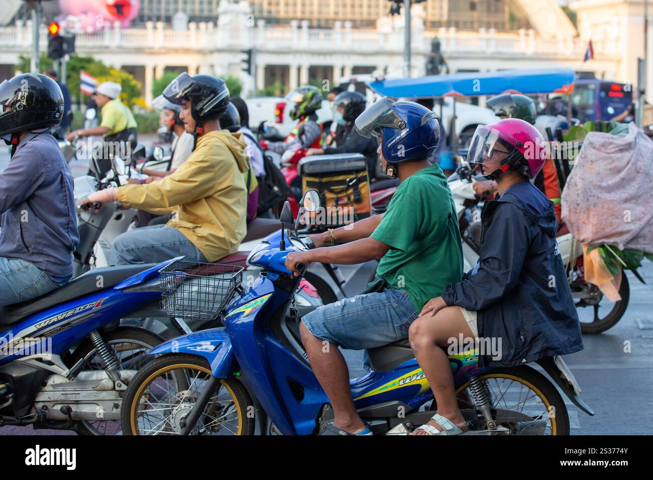 Bangkok, Thailand - 6. Januar 2025: Verkehr auf den Straßen von Bangkok, Thailand. Stockfoto