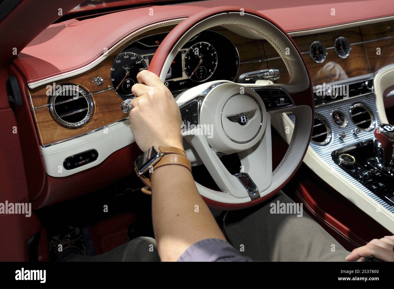 Cockpit Bentley neuer Continental GT Stockfoto
