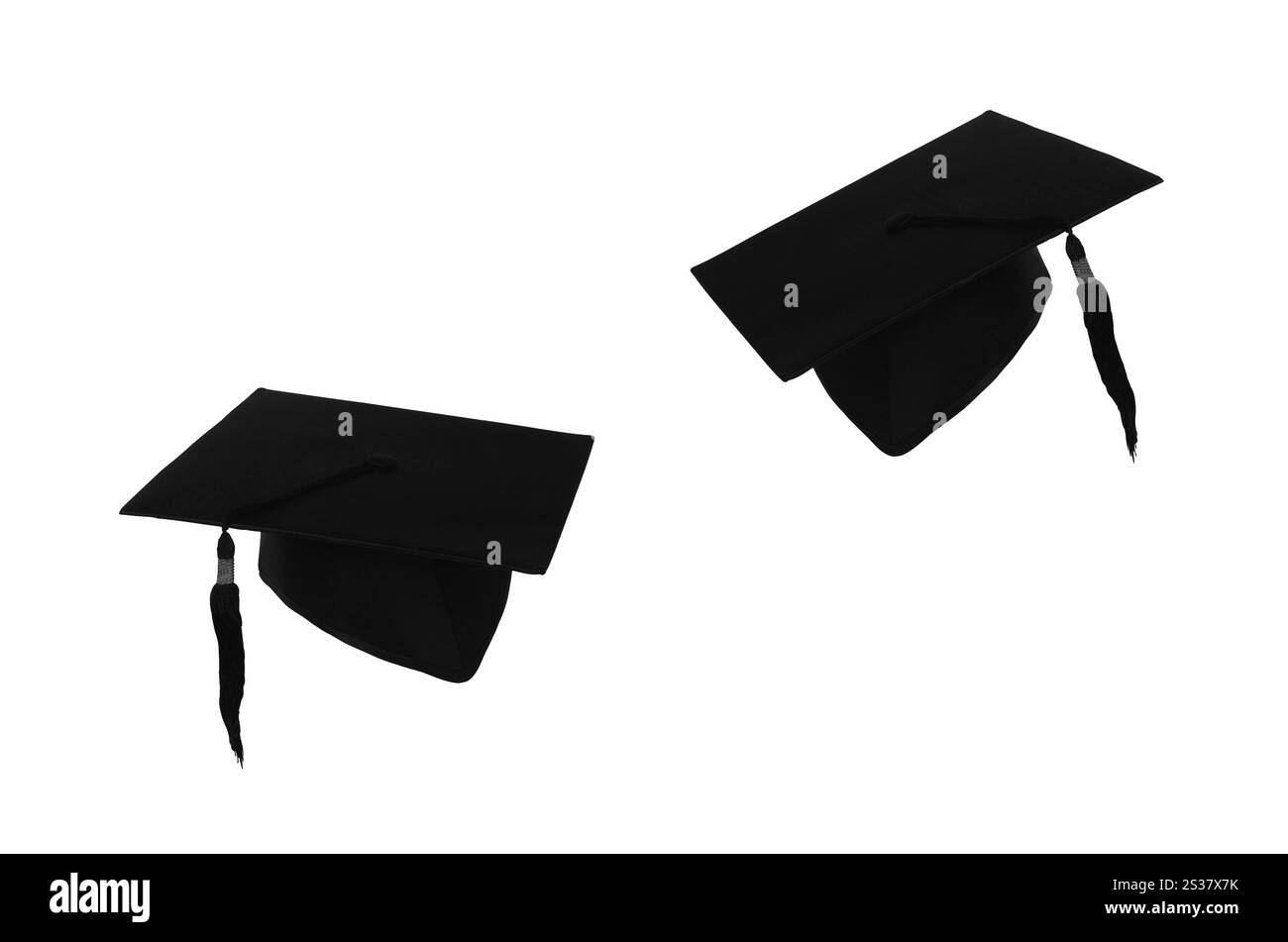 Studentenhüte auf weiß, mit Beschneidungspfad. Studentenhüte auf weiß Stockfoto