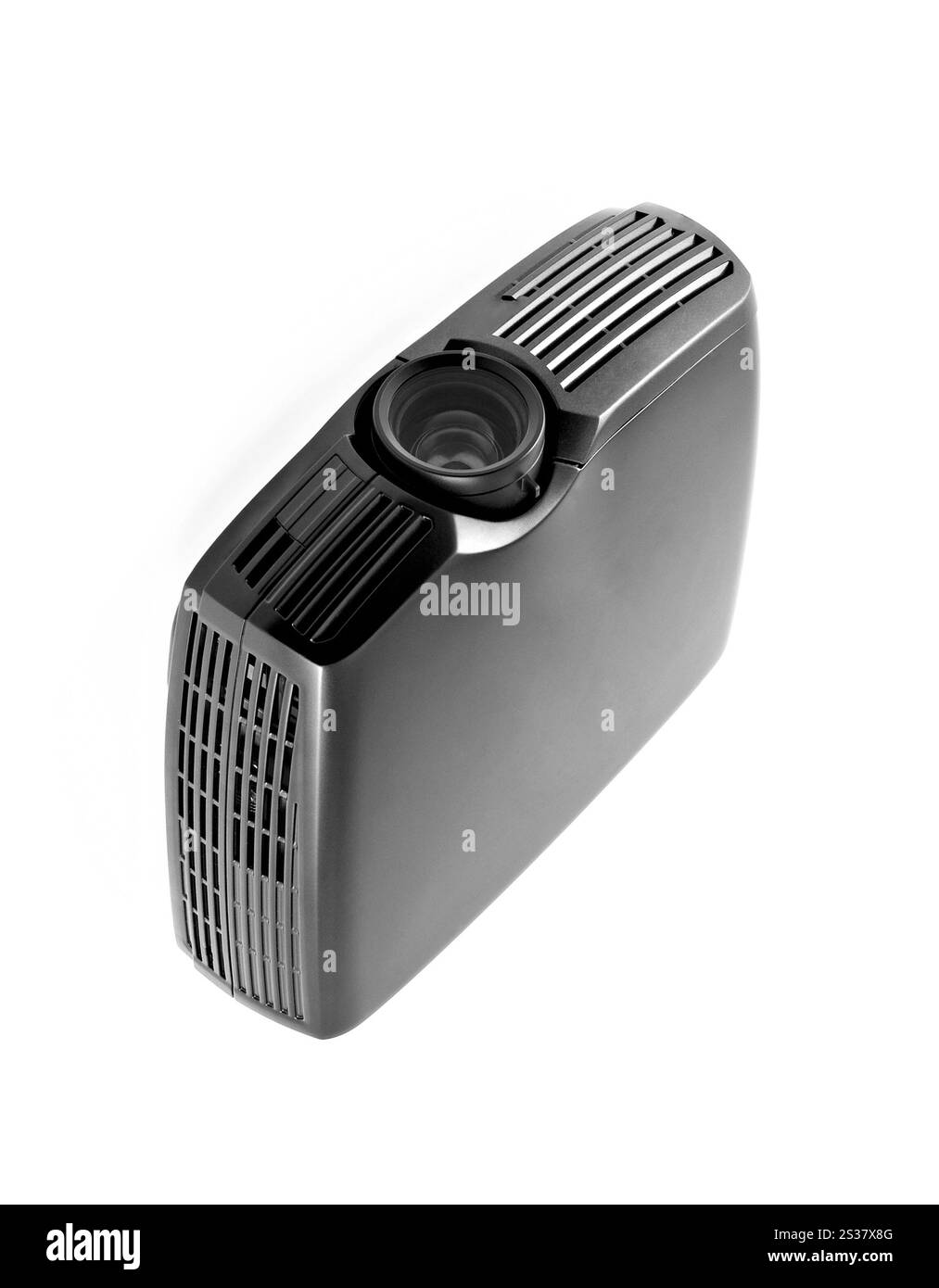Schwarzer Multimedia-Projektor auf weißem Hintergrund. Multimedia-Projektor in Schwarz Stockfoto