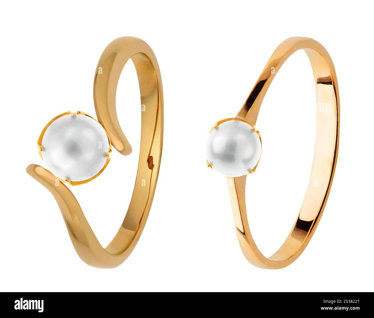 Goldene Hochzeitsringe mit Perle isoliert auf weißem Hintergrund. Goldene Hochzeitsringe mit Perle Stockfoto