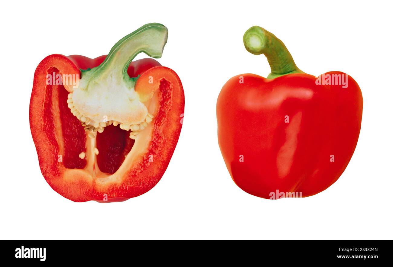 Zwei Hälften roten Pfeffers isoliert. Zwei Hälften roten süßen Pfeffers Stockfoto