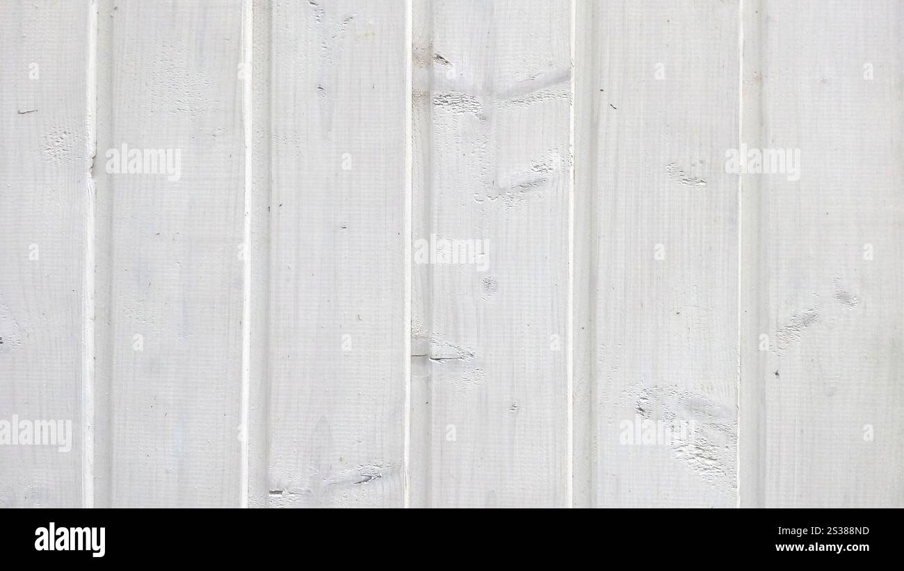 Textur alter Holzdielen mit abblätternder weißer Farbe Stockfoto