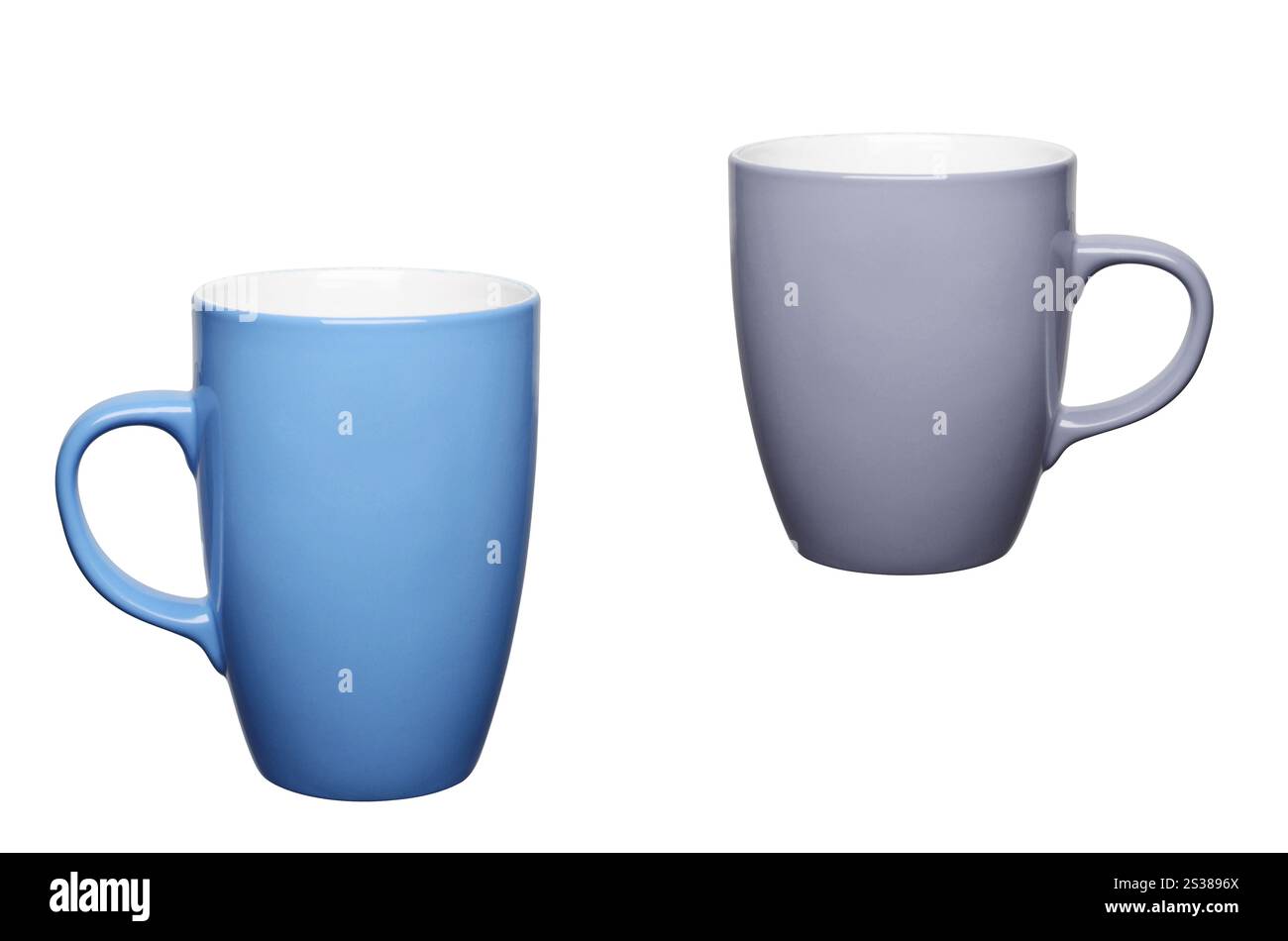 Becher auf weißem Hintergrund. Becher Stockfoto