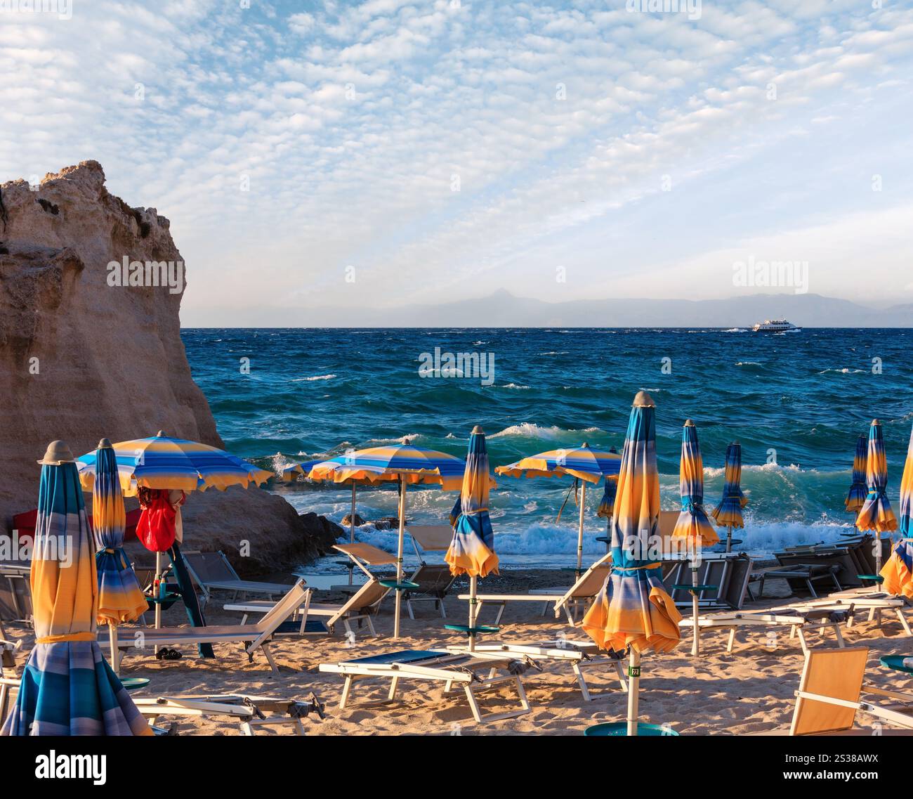 Stadt Strand Tropea, Kalabrien, Italien, Tyrrhenische Meer. Stockfoto