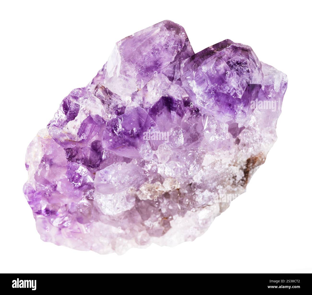 Nahaufnahme einer Probe von Naturstein aus geologischer Sammlung - Druse von Amethyst Mineral isoliert auf weißem Hintergrund vom Weißen Meer Küste Stockfoto