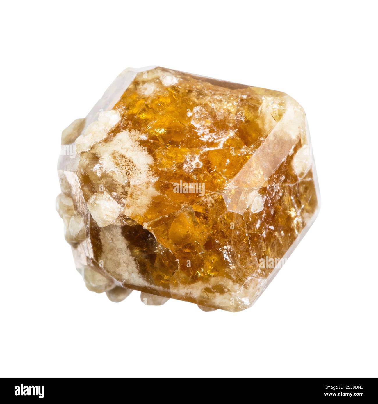 Nahaufnahme der Probe von Naturstein aus geologischer Sammlung - brauner grossularer Granatkristall isoliert auf weißem Hintergrund aus Ural Stockfoto