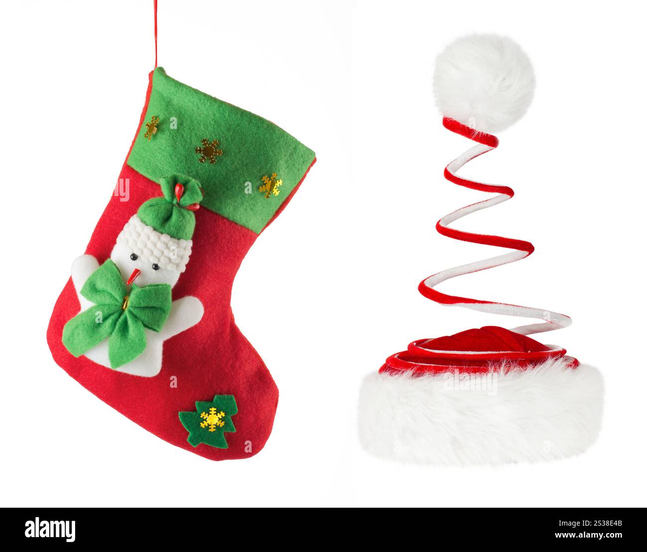Santas roter Strumpf und Hut isoliert auf weißem Hintergrund. Santas roter Strumpf und Hut Stockfoto