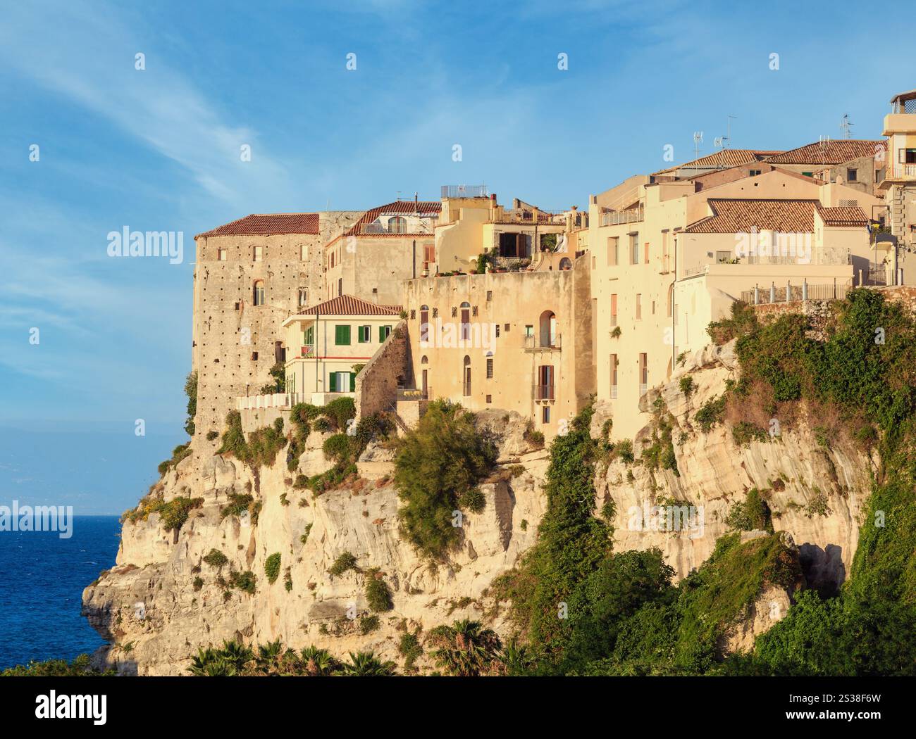 Tropea Stadt Abendblick, Kalabrien, Italien, Tyrrhenischen Meer. Stockfoto