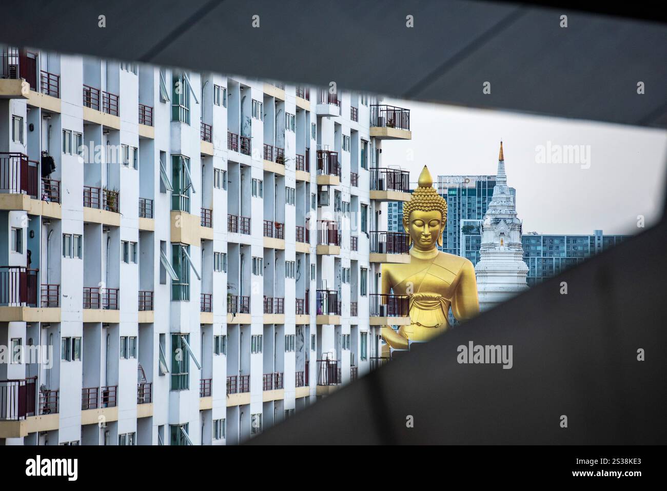 Ein Blick auf den Großen Buddha im Wat Paknam in Thonburi in der Stadt Bangkok in Thailand. Thailand, Bangkok, 4. Dezember 2023. THAILAND BANGKOK Stockfoto