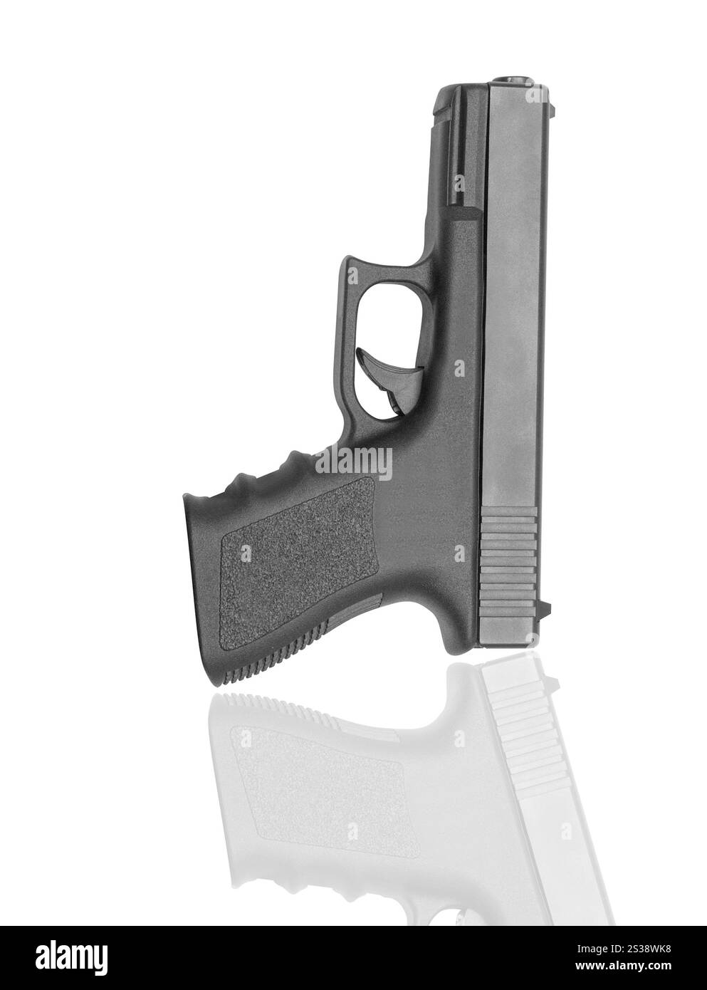 Automatische Handpistole auf weißem Hintergrund Stockfoto