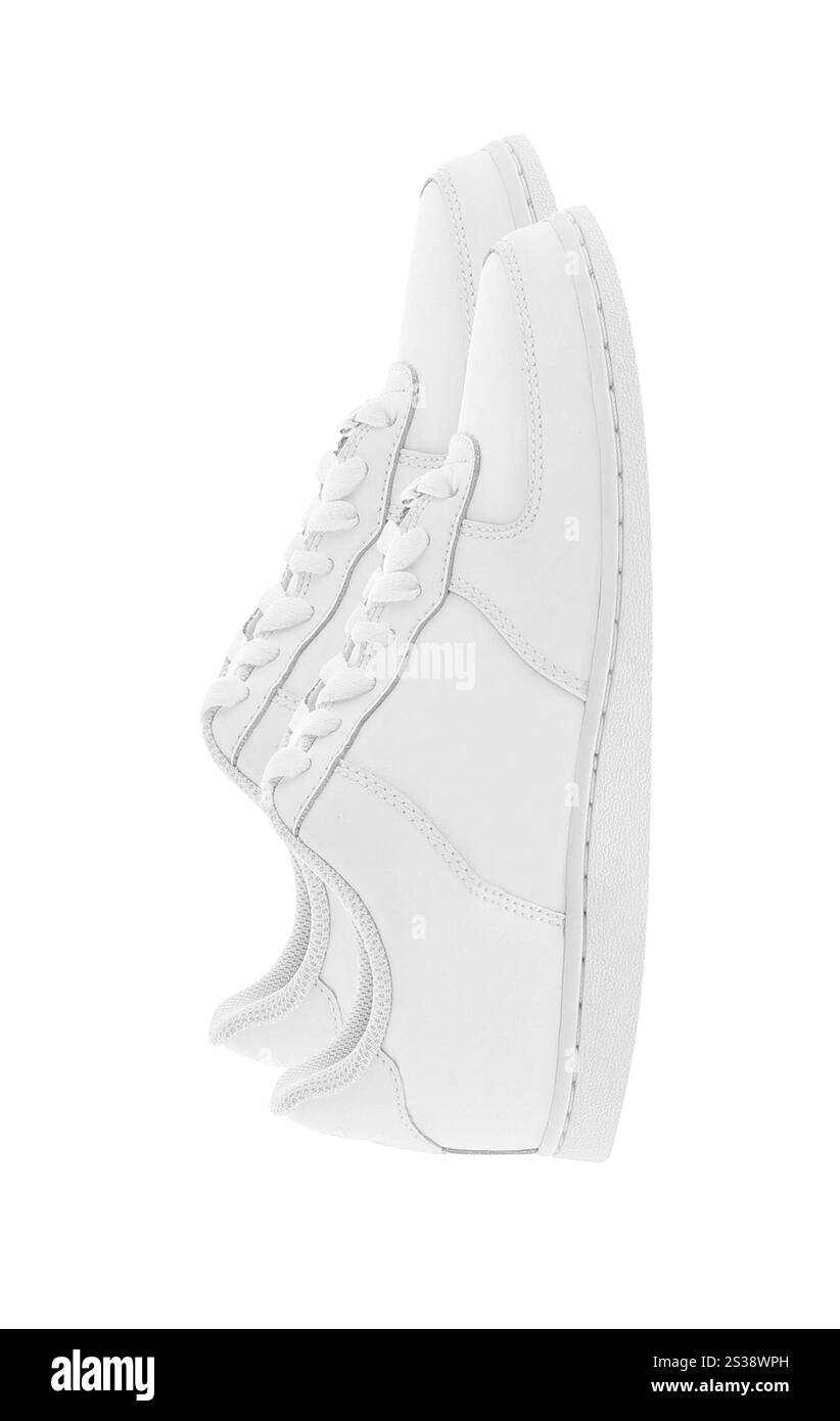 Paar Sportschuhe im Frauenstil isoliert auf weißem Hintergrund. Ein Paar Sportschuhe im Damenstil Stockfoto