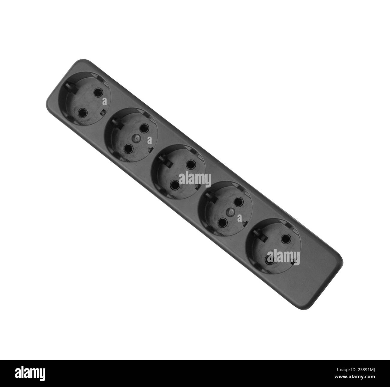 Schwarzes Stromverlängerungskabel isoliert auf weißem Hintergrund. Schwarzes Verlängerungskabel isoliert Stockfoto