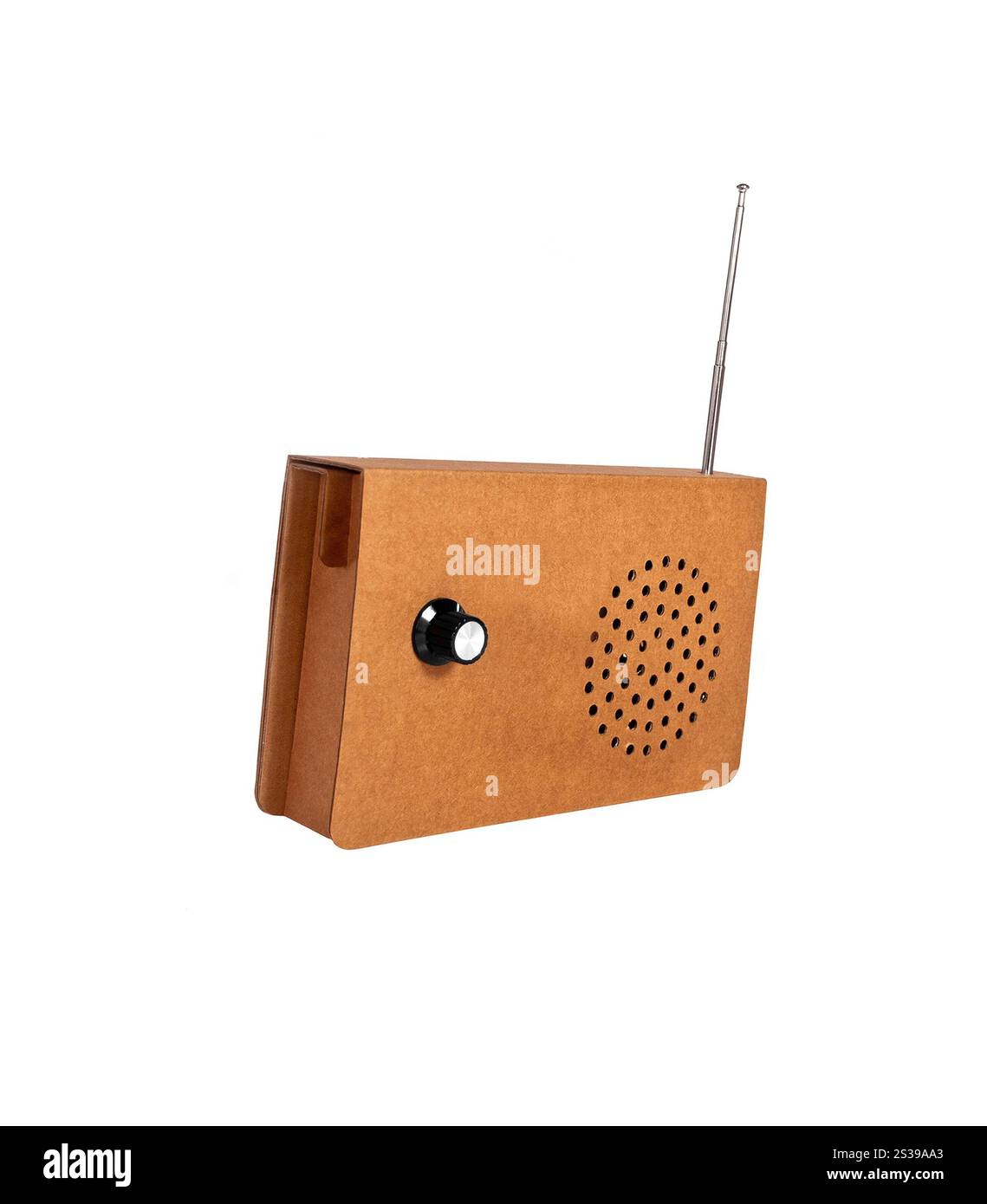 Altes Funkgerät auf weißem Hintergrund isoliert. Altes Funkgerät Stockfoto