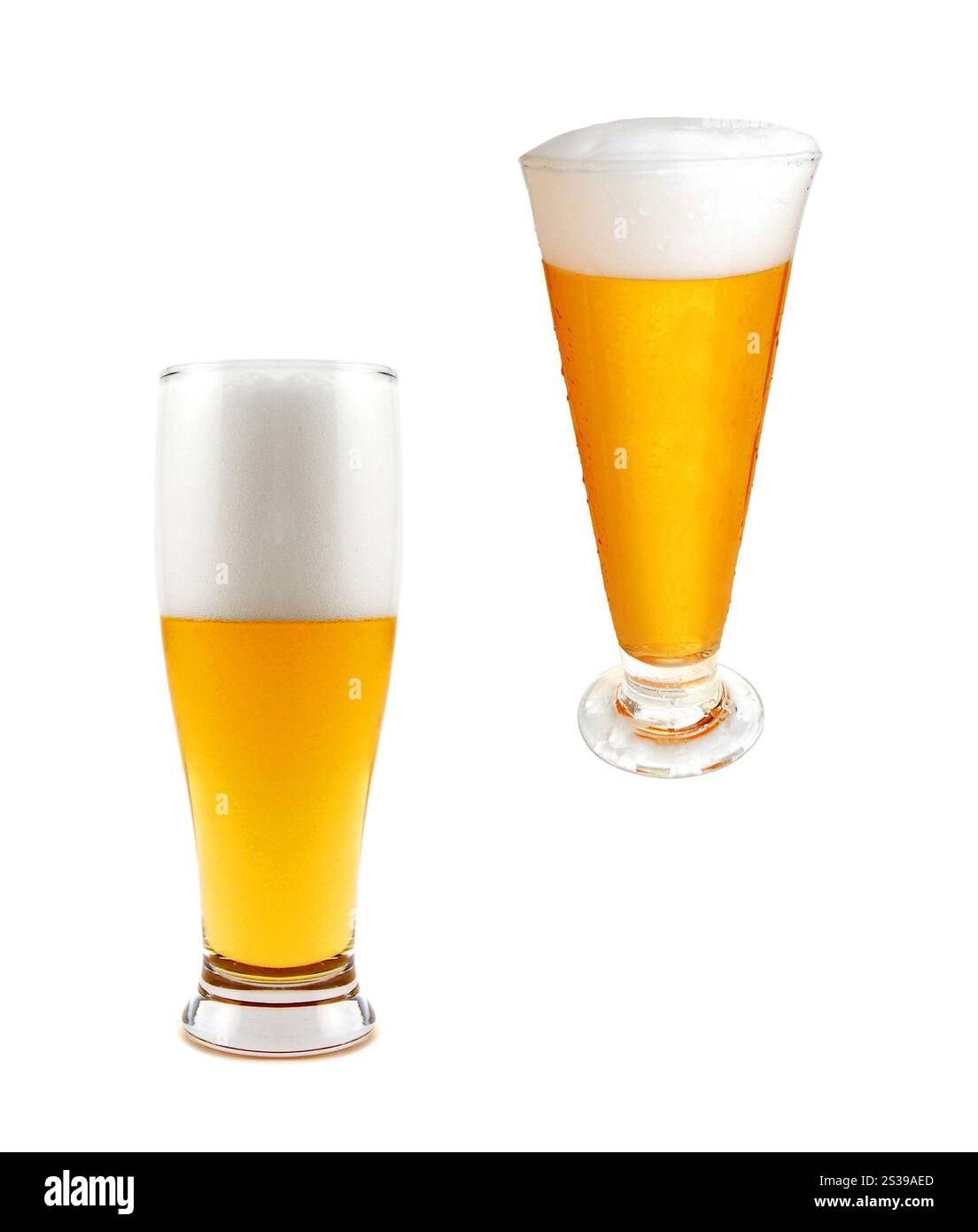 Gläser mit leichtem Bier isoliert. Gläser mit leichtem Bier Stockfoto