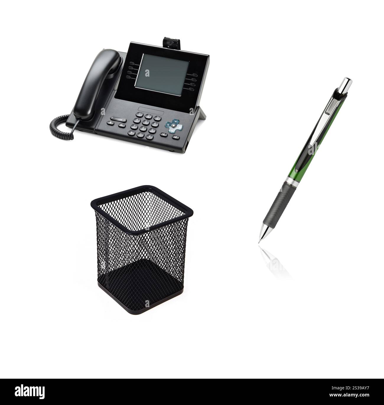 Geschäftsmann am Arbeitsplatz im Büro isoliert auf weißem Hintergrund. Geschäftsmann am Arbeitsplatz im Büro Stockfoto