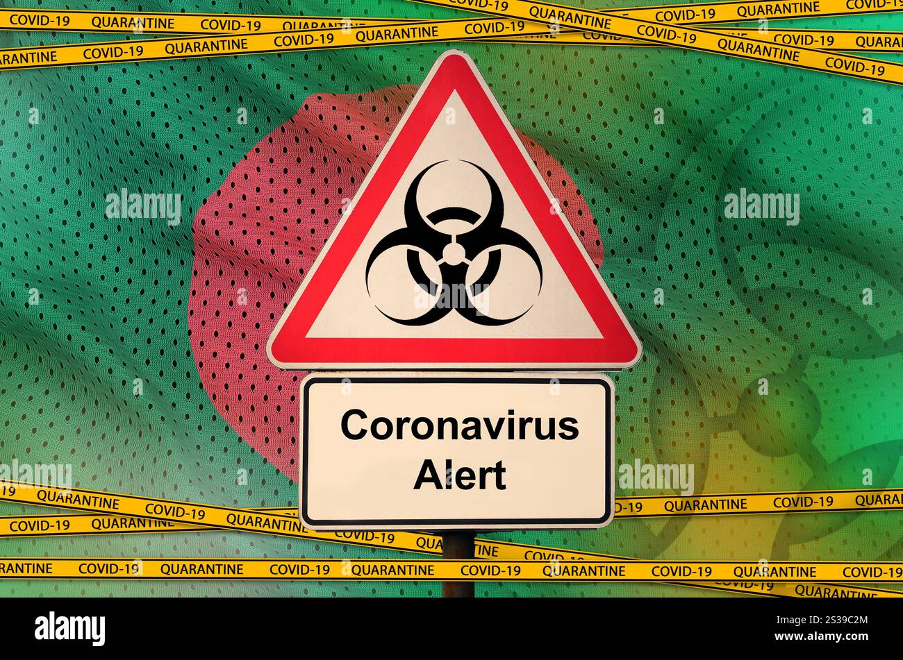 Bangladesch-Flagge und COVID-19-Symbol für biologische Gefahren mit orangefarbenem Quarantäneband. Coronavirus oder pandemisches 2019-nCoV-Viruskonzept. Bangladesch Flagge und Stockfoto