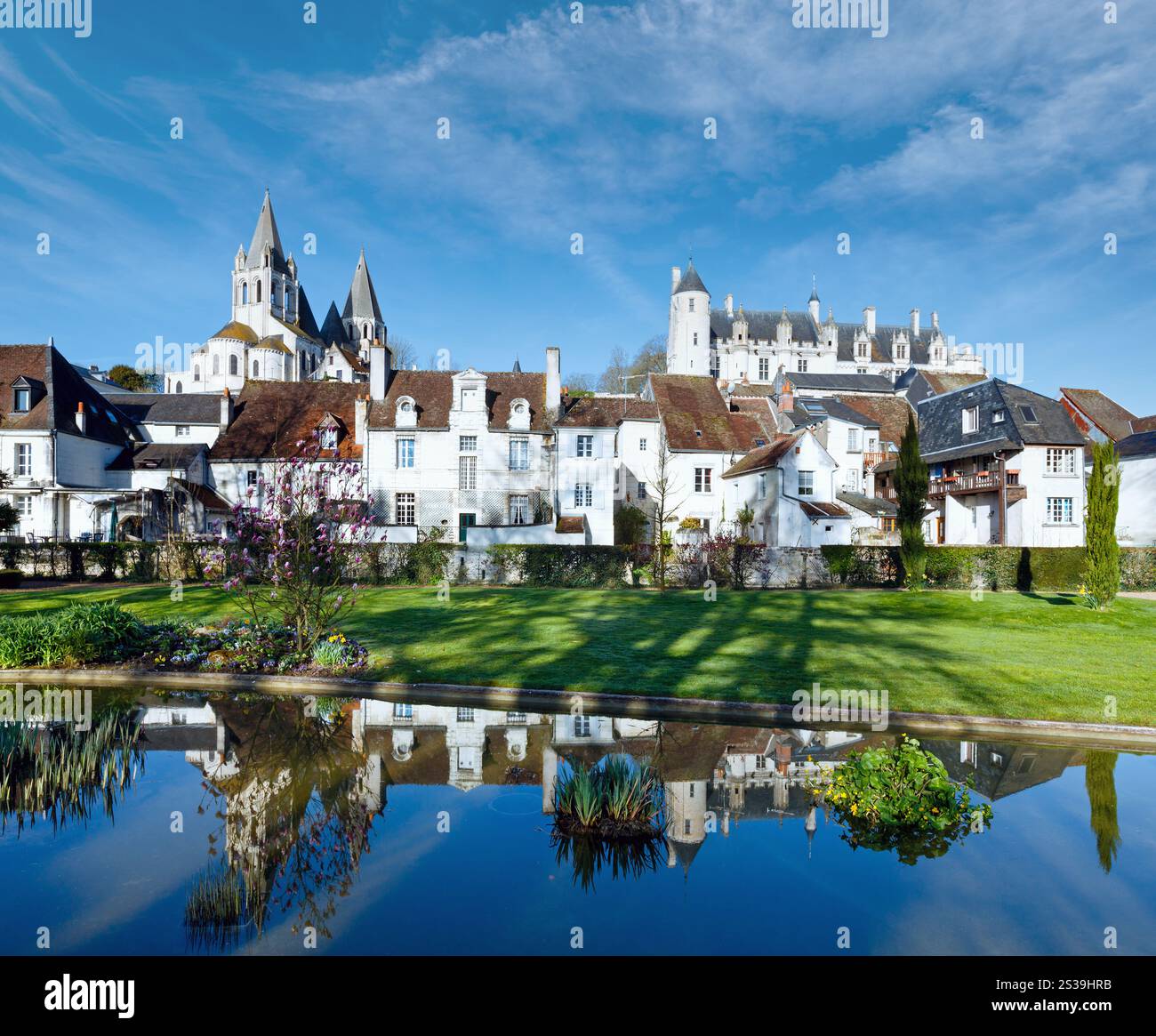 Der Frühling schöne öffentliche Park in der Stadt Loches (Frankreich) Stockfoto