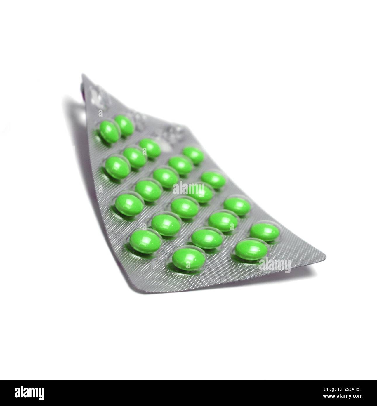 Viele medizinische Pillen isoliert auf weißem Hintergrund. Viele medizinische Pillen Stockfoto