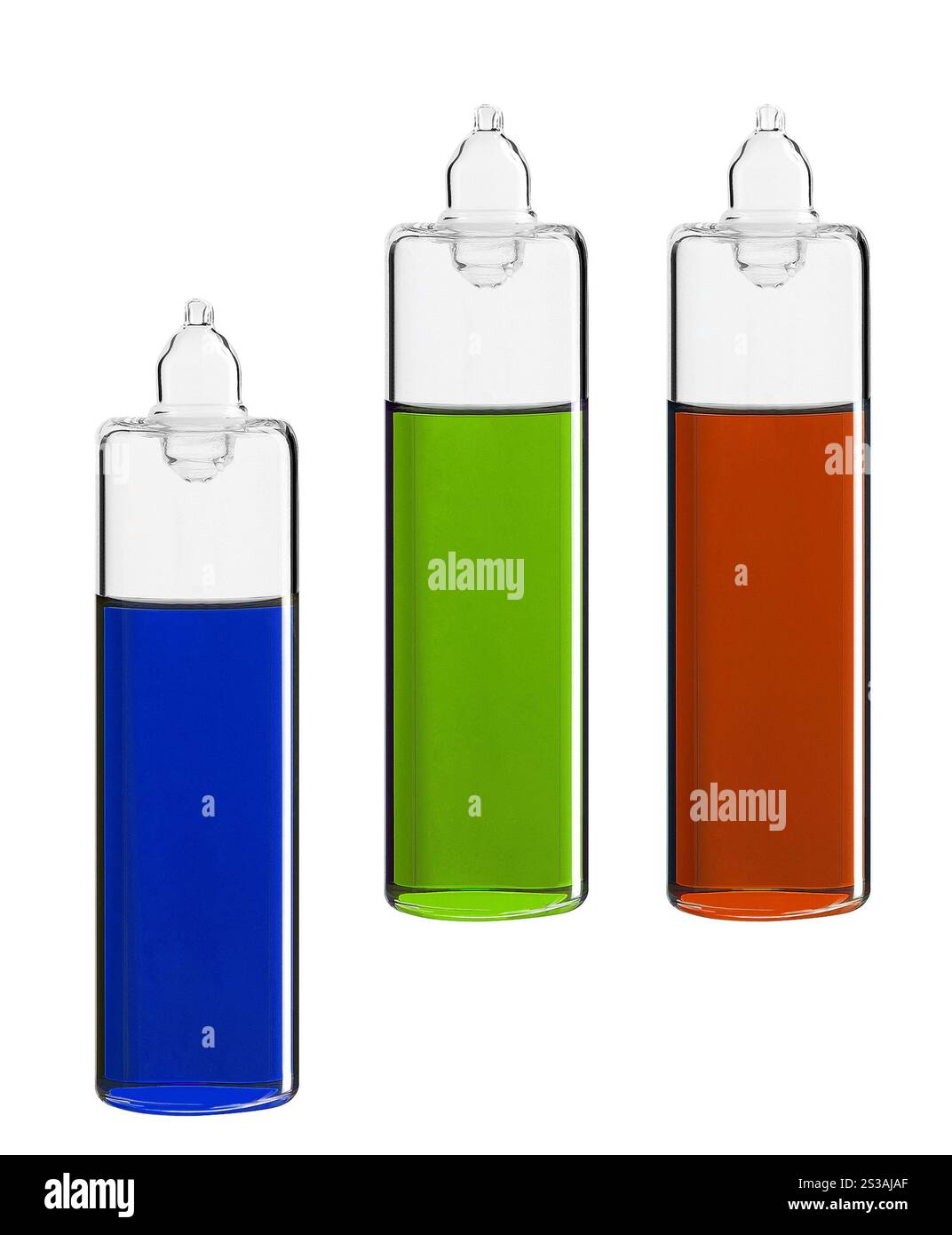 Flaschen mit Basisölen, isoliert auf weiß. Flaschen mit Basisölen Stockfoto