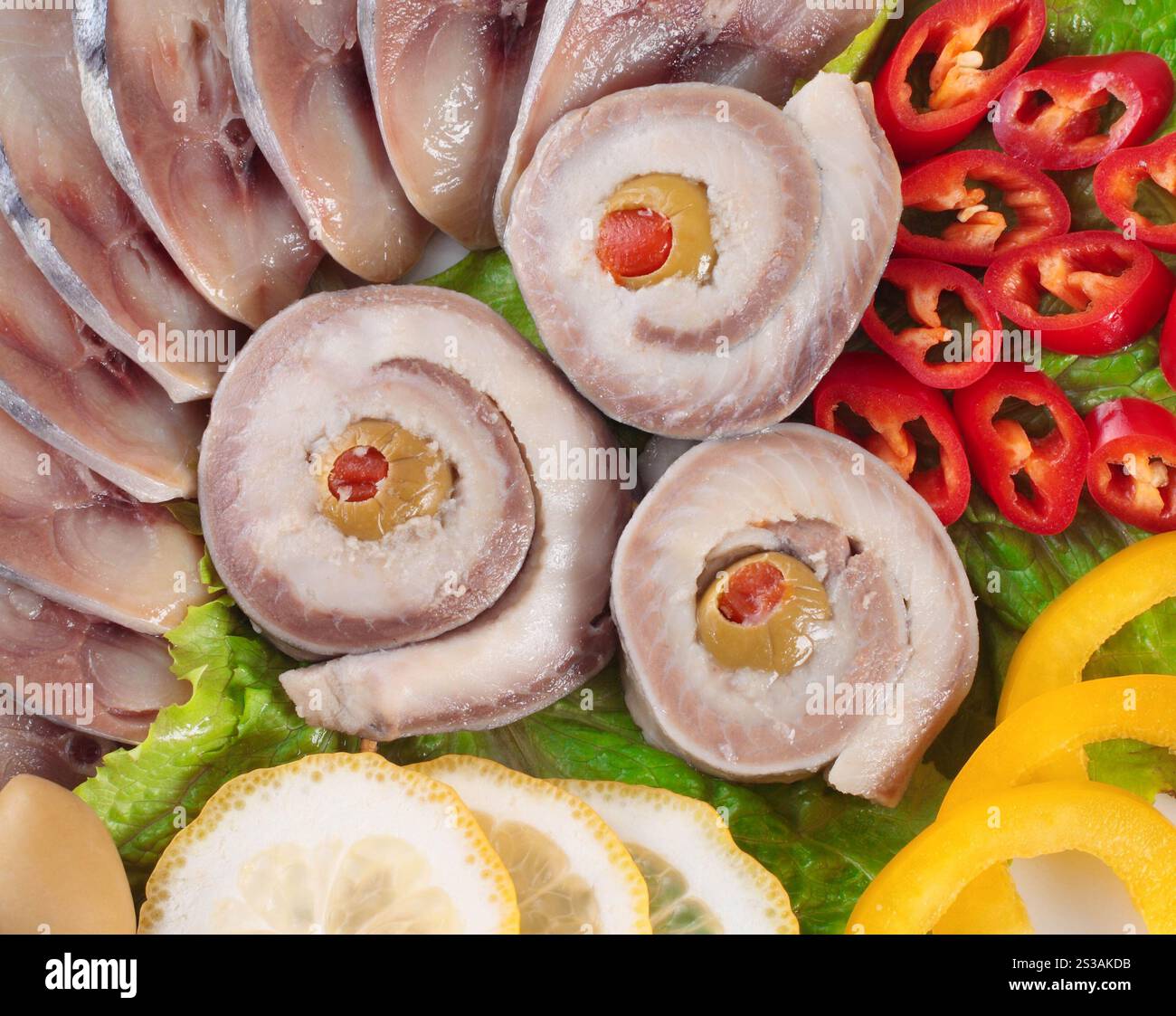 Fisch mit Gemüse, Anionen-roter Pfeffer aus nächster Nähe. Fisch mit Gemüse, roter Anionenpfeffer Stockfoto