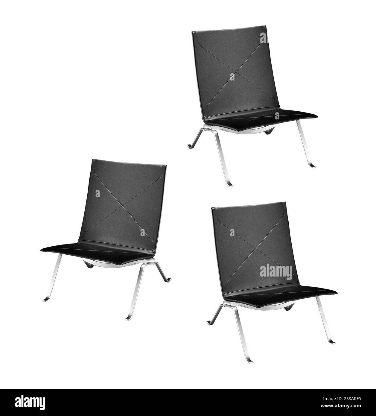 Barhocker aus glänzendem Metall und schwarzem Leder, isoliert auf weiß. Barhocker aus glänzendem Metall und schwarzem Leder Stockfoto