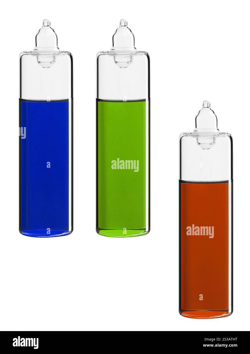 Flaschen mit Basisölen, isoliert auf weiß. Flaschen mit Basisölen Stockfoto