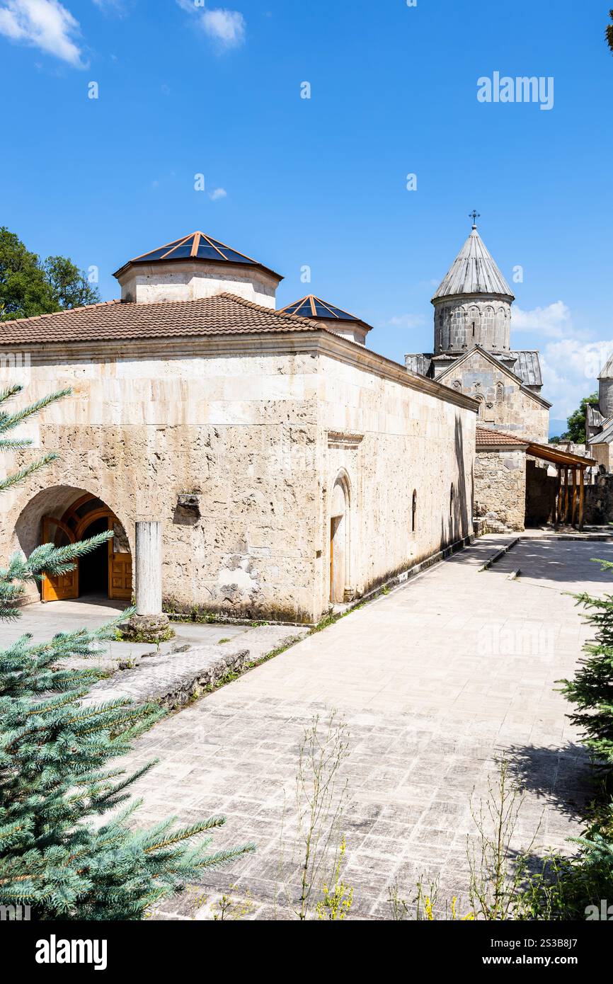 Kloster Haghartsin in der Nähe der Stadt Dilijan in der armenischen Provinz Tavush an sonnigen Sommertagen Stockfoto