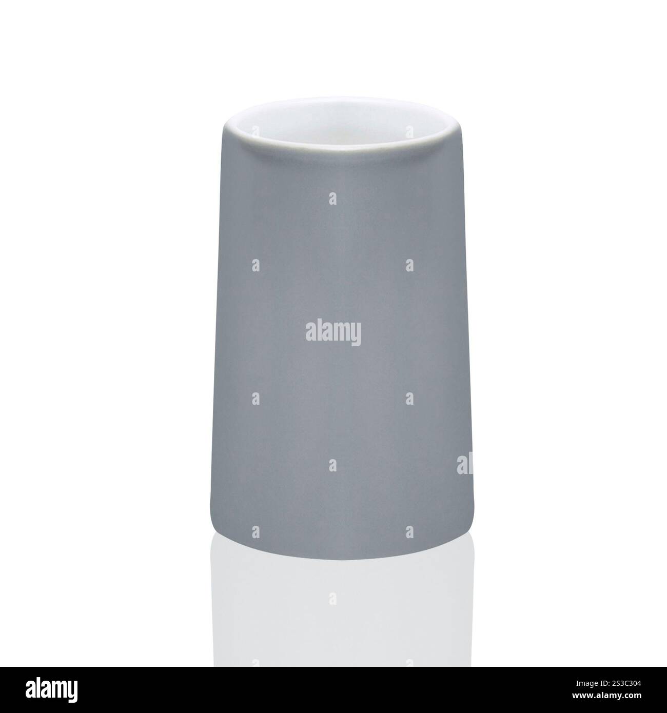 Weiße Vase isoliert auf weißem Hintergrund. Weiße Vase isoliert Stockfoto