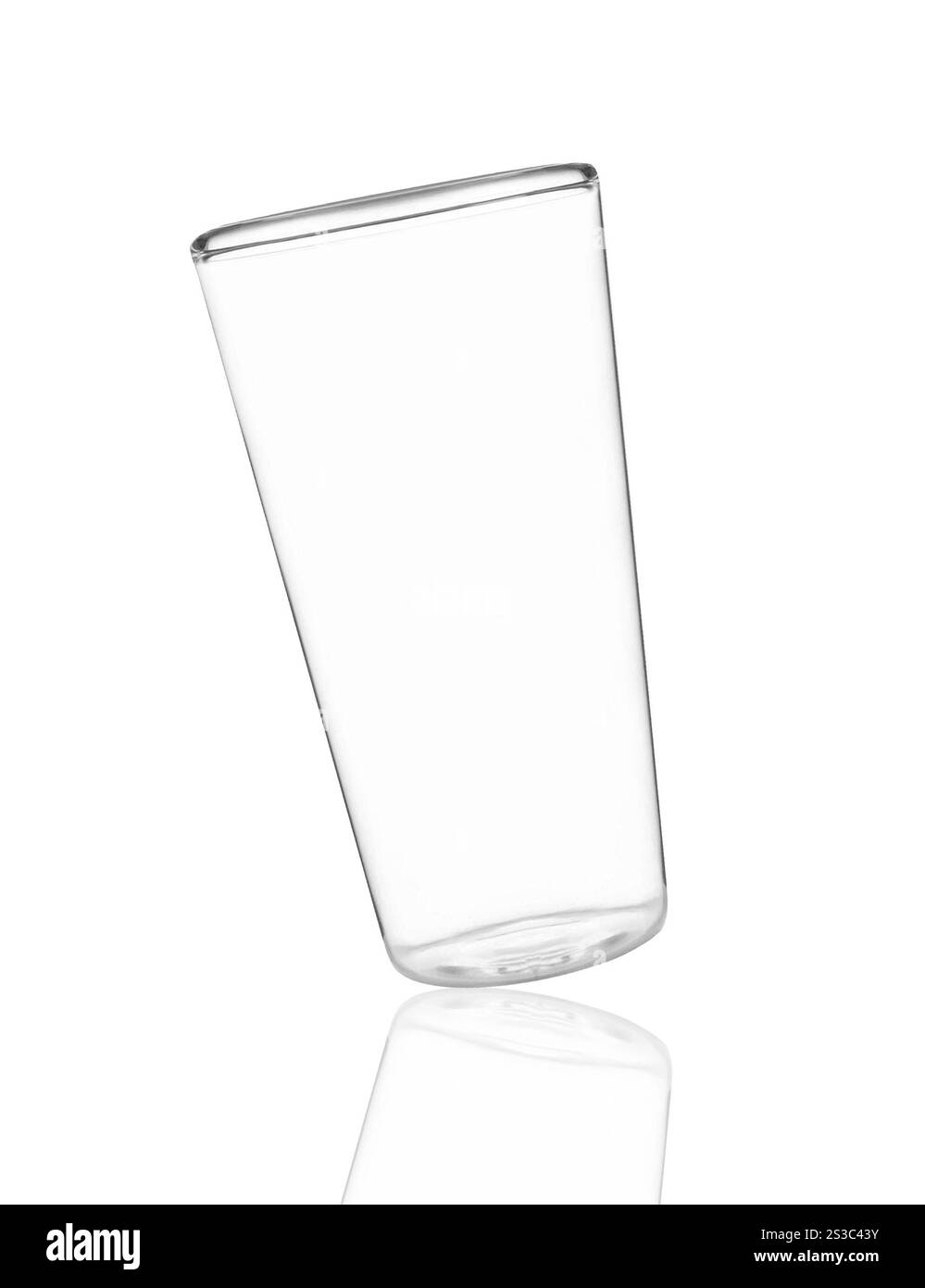 Glas isoliert auf weißem Hintergrund. Glas isoliert auf weiß Stockfoto