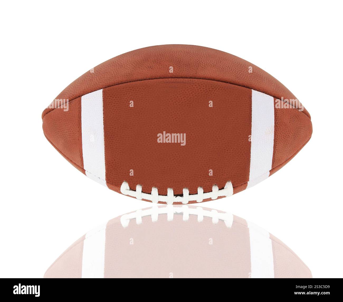 Fußball isoliert auf weißem Hintergrund. Fußball isoliert Stockfoto