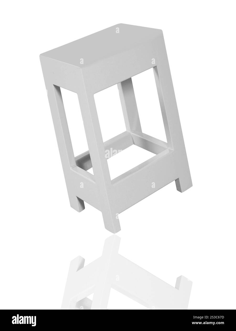 Holzhocker isoliert auf weiß. Holzhocker Stockfoto