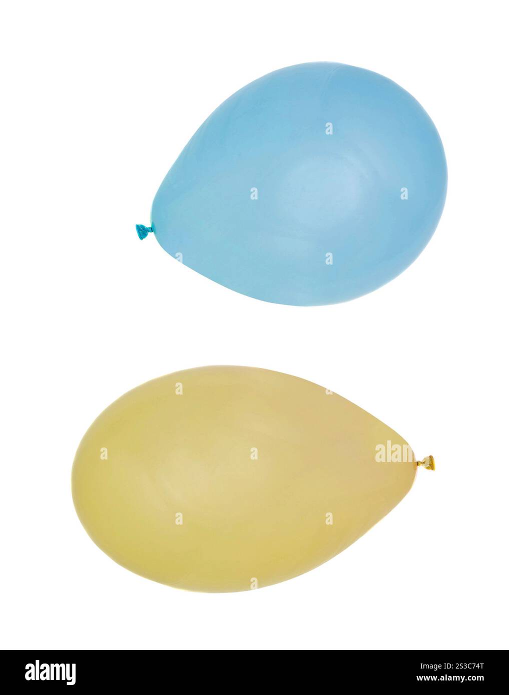 Bunte Geburtstags- oder Partyballons isoliert auf weißem Hintergrund Stockfoto