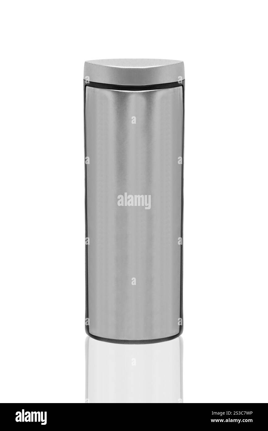 Thermoskanne aus Metall. Isoliert auf weiß Stockfoto