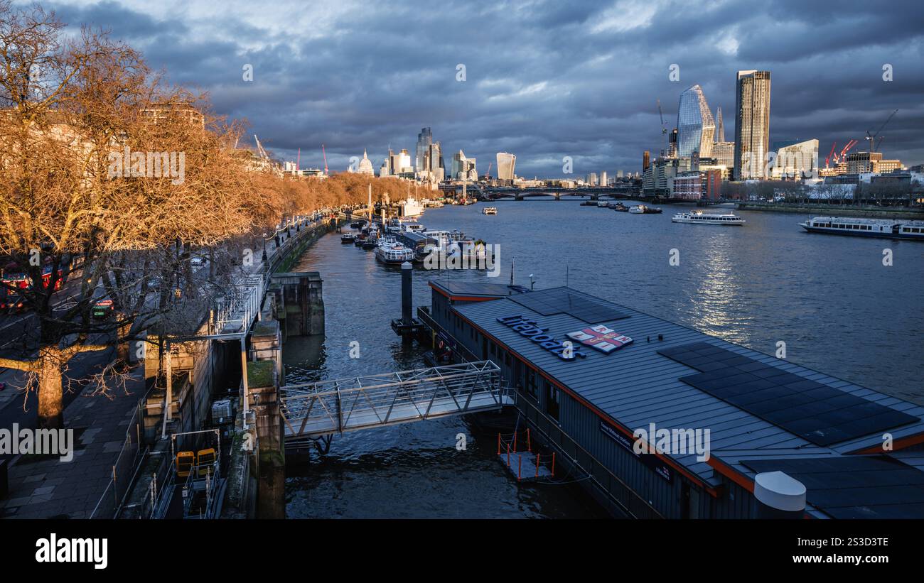 Blick auf die Stadt London von der Waterloo Bridge. Stockfoto Blick auf die Stadt London von der Waterloo Bridge. Stockfoto