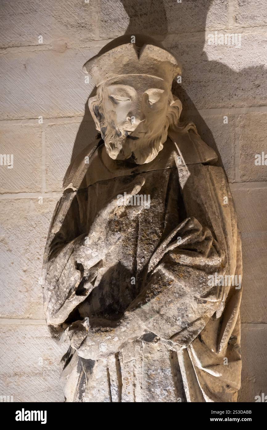 Bischofskulptur, Kathedrale von Bayeux, Normandie, Frankreich Stockfoto
