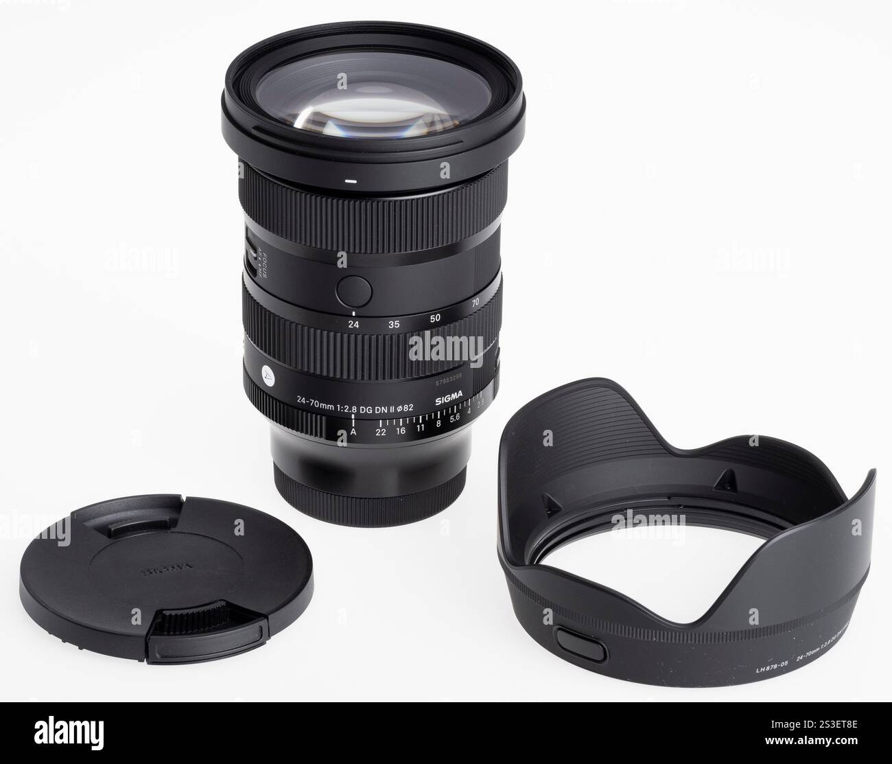 Sigma 24-70mm 1:2,8 DG DN ART Objektiv mit Streulichtblende und Kappe Stockfoto