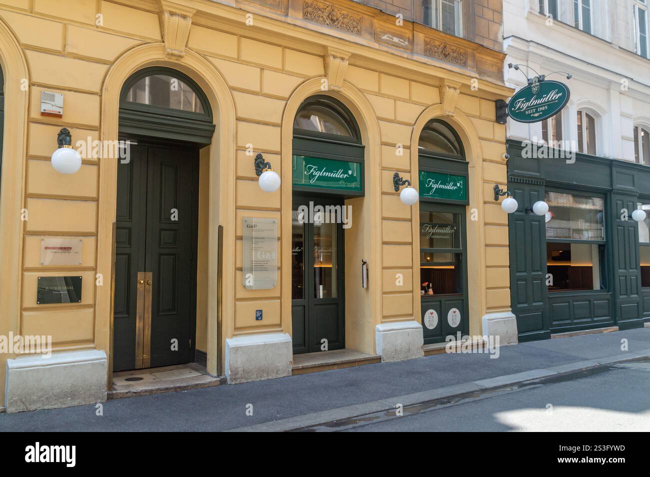 Wien, Österreich - 8. Juni 2024: Figlmüller Wien Restaurant mit original Wiener Schnitzel. Stockfoto Wien, Österreich - 8. Juni 2024: Figlmüller Wien Restaurant mit original Wiener Schnitzel. Stockfoto