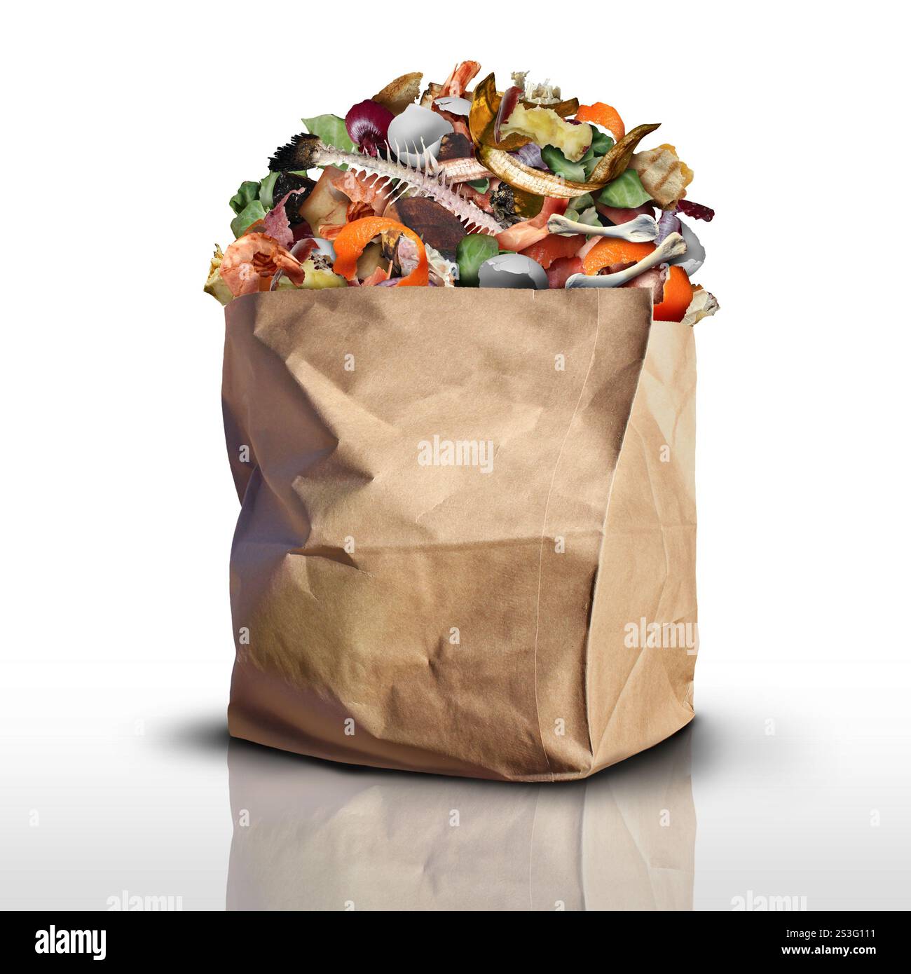 Beutel mit Kompost als organische Kompostierungsabfälle und kompostierte Lebensmittel oder Kompostierungsstapel mit verrottenden Küchenabfällen mit Obst und Gemüseabfällen Stockfoto