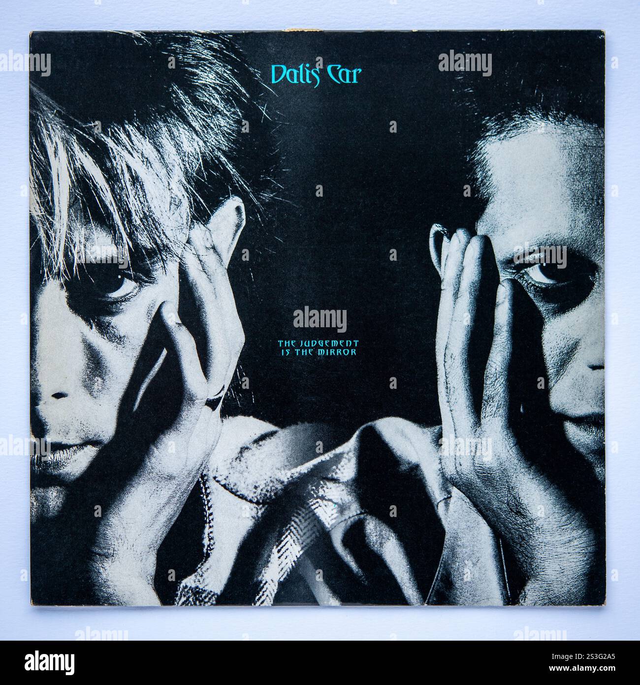 Das Cover der sieben-Zoll-Single-Version von The Judgement ist The Mirror von Dalis Car, die 1984 veröffentlicht wurde Stockfoto