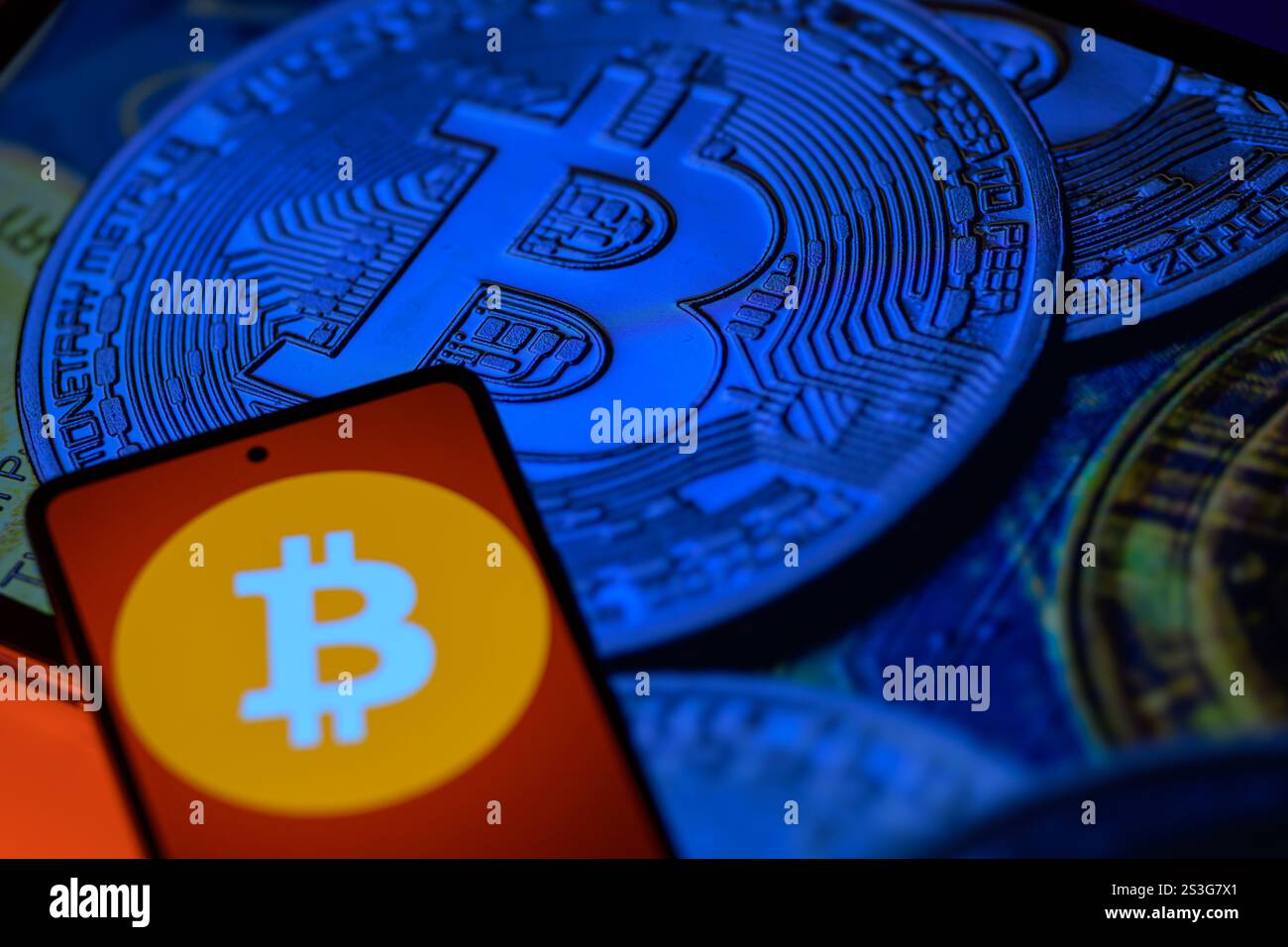 Brüssel, Belgien Januar 2025. Das Bitcoin-Logo wird auf einem Mobiltelefon angezeigt, wie in dieser Abbildung zu sehen ist. Aufgenommen in Brüssel, Belgien, am 9. Januar 2025. (Jonathan Raa/SIPA USA) *** ausschließlich für redaktionelle Nachrichten *** Credit: SIPA USA/Alamy Live News Stockfoto