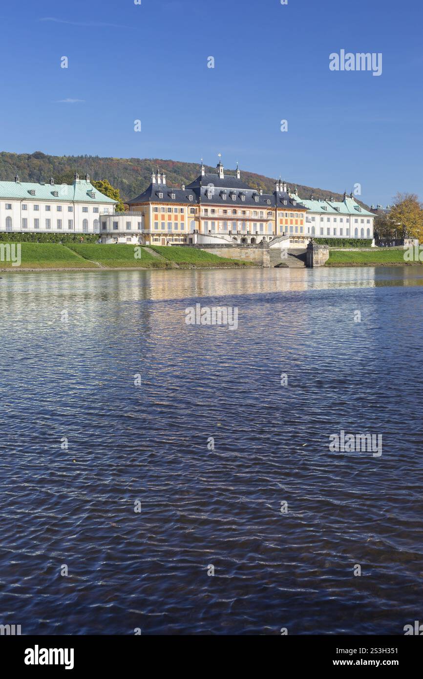 Schloss Pillnitz, Wasserschloss auf der anderen Seite der Elbe, Dresden, Sachsen, Deutschland, Europa Stockfoto
