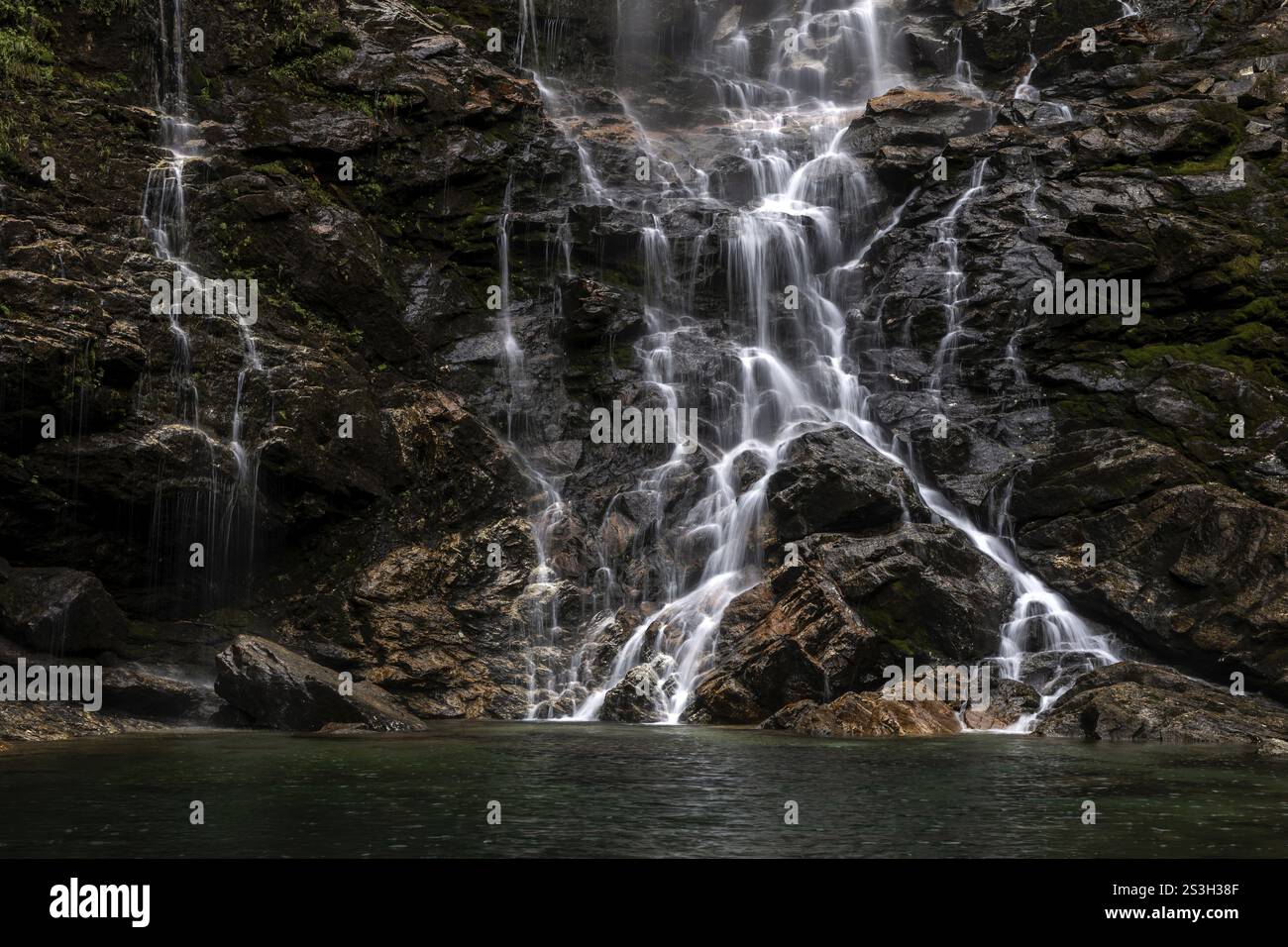 Froda-Wasserfall, Cascata La Froda, Sonogno, Verzasca-Tal, Valle Verzasca, Kanton Tessin, Schweiz, Europa Stockfoto