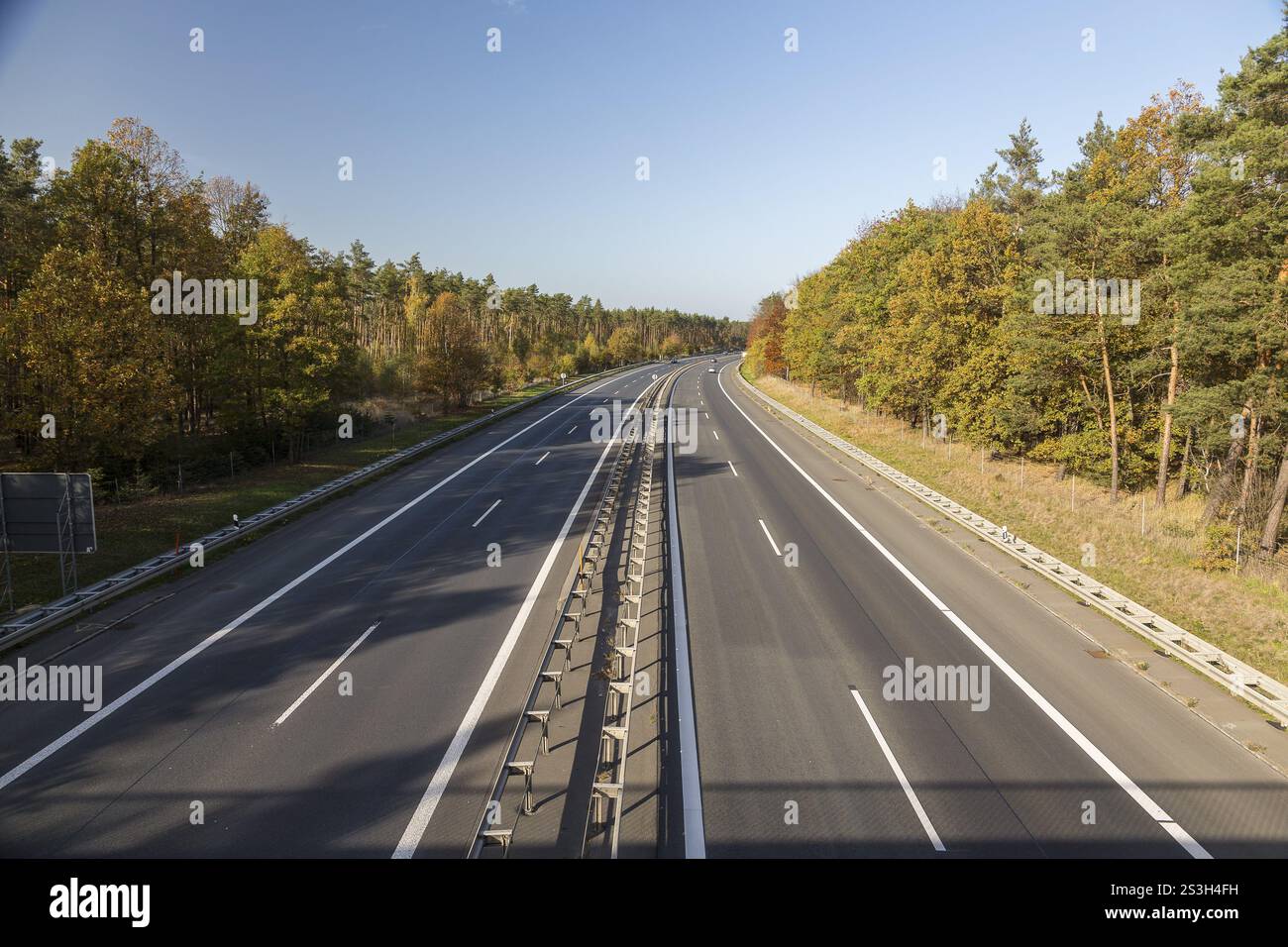 Kaum Verkehr auf der A13 Berlin Dresden, bei Radeburg, Sachsen, Deutschland, Europa Stockfoto