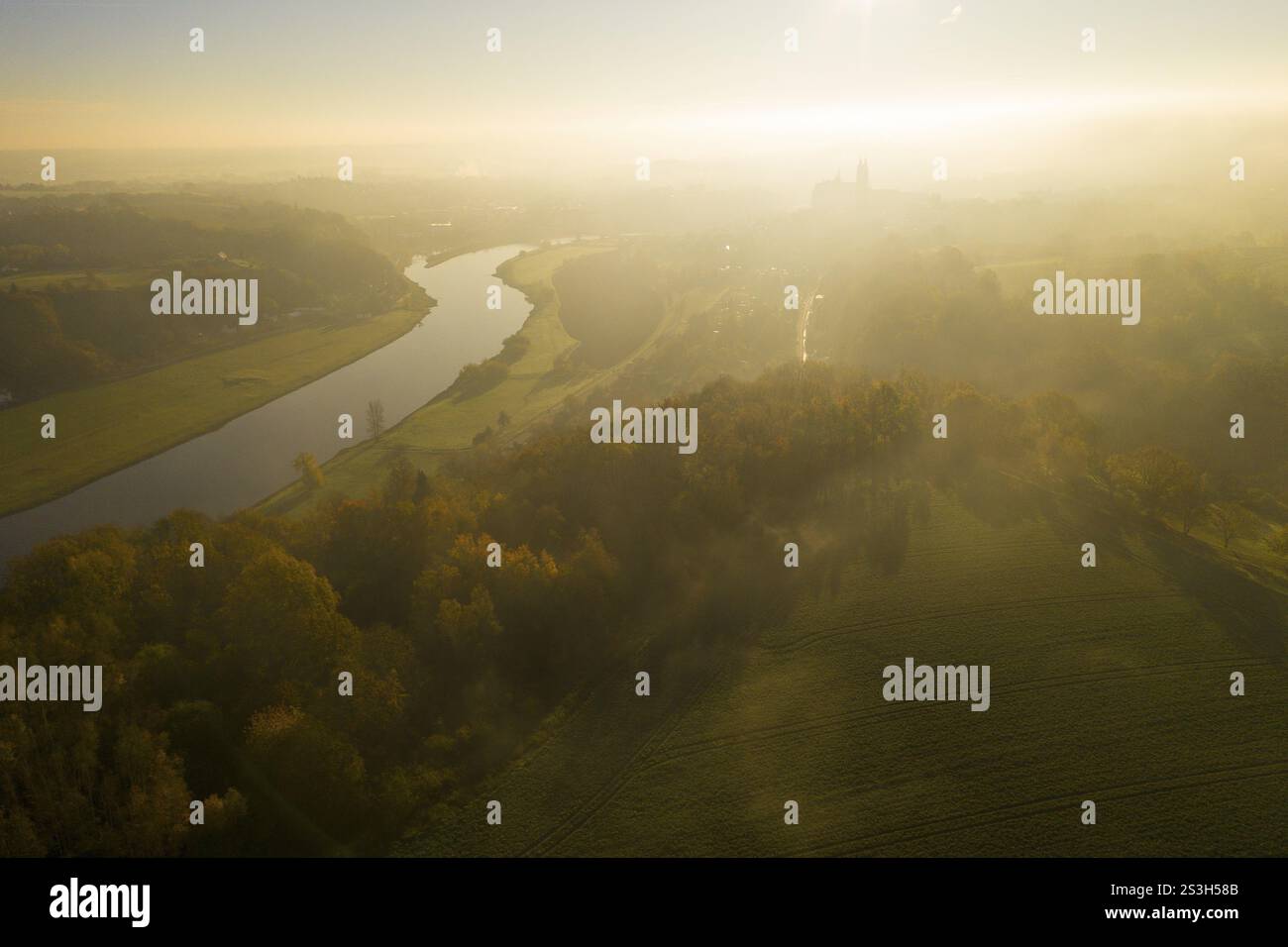 Luftaufnahme im Morgennebel, Elbtal mit Albrechtsburg Meissen, Sachsen, Deutschland, Europa Stockfoto